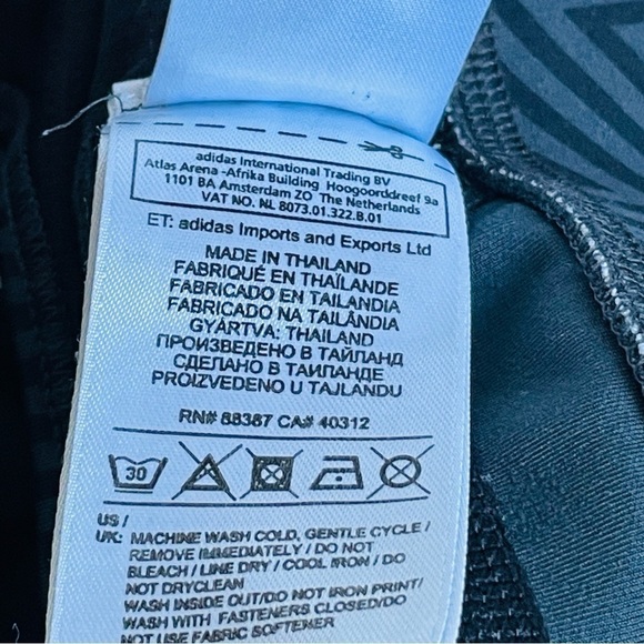 Adidas  women's size S Techfit Sample sport bra with front logo print out - Picture 9 of 12